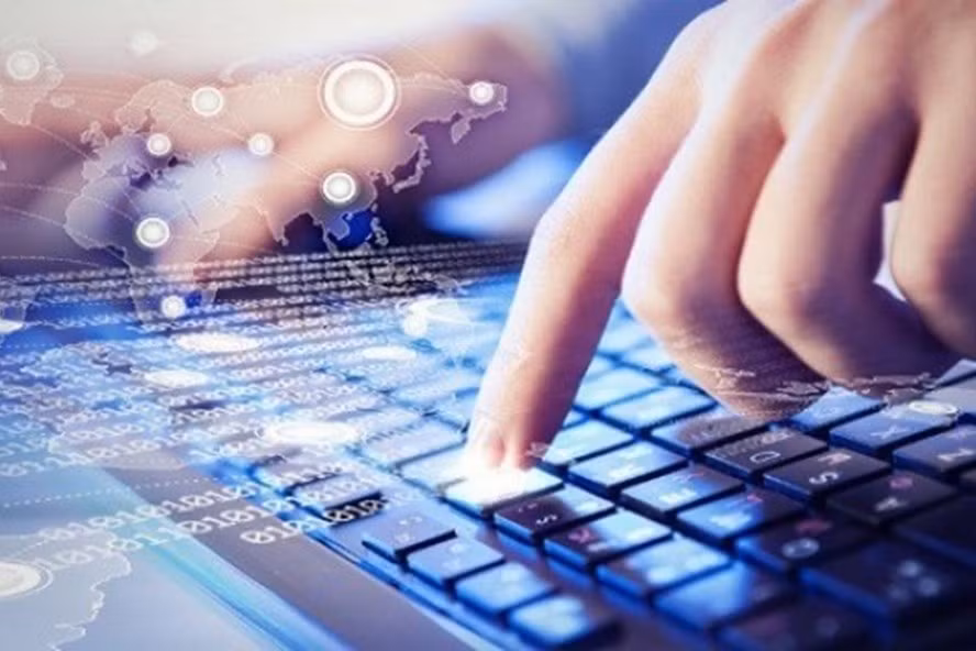  Xử lý nghiêm các hành vi bôi nhọ, nói xấu cán bộ lãnh đạo trên mạng xã hội. Ảnh: V.D