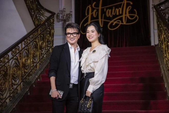 Nữ diễn viên hài đến chung vui cùng Đàm Vĩnh Hưng trong ngày sinh nhật của anh. ẢNH: FBNV