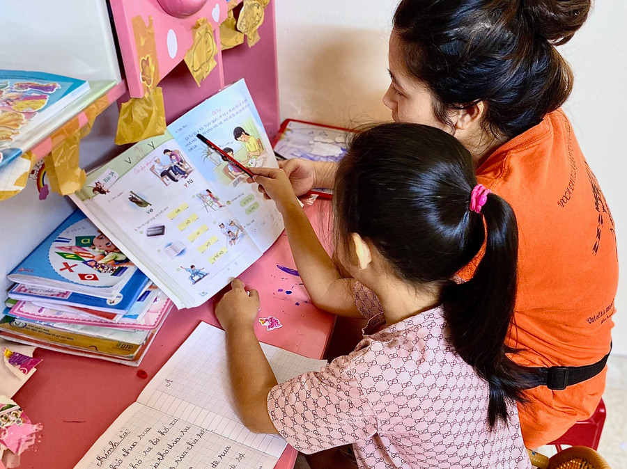 Nhiều phụ huynh cho rằng, sách Tiếng Việt của bộ SGK Cánh Diều có nhiều từ ngữ, nội dung chưa phù hợp với học sinh lớp 1. Ảnh: Mộc Trà Nhiều phụ huynh cho rằng, sách Tiếng Việt của bộ SGK Cánh Diều có nhiều từ ngữ, nội dung chưa phù hợp với học sinh lớp 1-Ảnh Mộc Trà