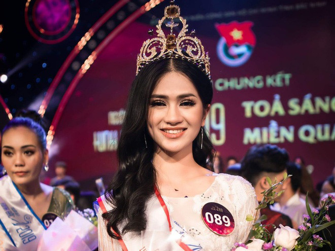 Cô từng đăng quang Người đẹp Kinh Bắc 2019 và lọt top 5 Miss World Vietnam cùng năm.