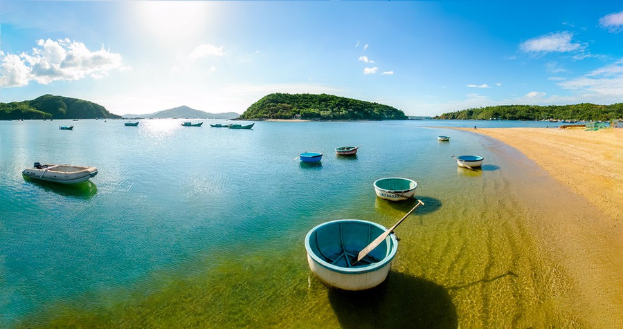 Chắc tại vùng mình khí hậu khắc nghiệt, sống ở vùng bão lũ, hạn hán, một thời nhà nghèo con đông đã rèn nên những đức tính chịu thương chịu khó... Ảnh: Lê Thanh Hải Chắc tại vùng mình khí hậu khắc nghiệt, sống ở vùng bão lũ, hạn hán, một thời nhà nghèo con đông đã rèn nên những đức tính chịu thương chịu khó... Ảnh: Lê Thanh Hải