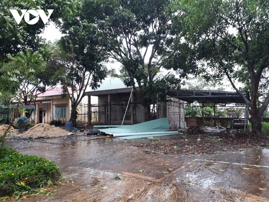 Trường THCS Tô Vĩnh Diện, xã Ea Drăng, thị xã Buôn Hồ đang sửa chữa.