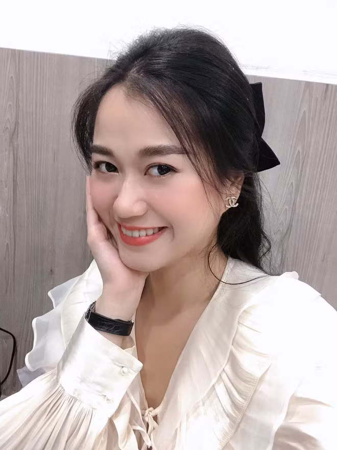 Lâm Vỹ Dạ dịu dàng nhắn nhủ Hứa Minh Đạt. ẢNH: FBNV