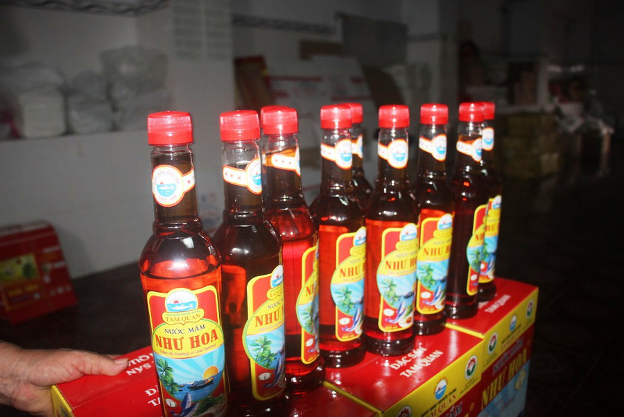 Thương hiệu nước mắm Như Hoa đã có tiếng ở đất võ Bình Định. Ảnh: Dũ Tuấn.