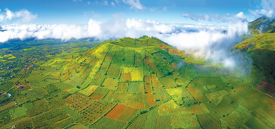 Núi lửa Chư Đang Ya (xã Chư Đang Ya, huyện Chư Păh), điểm đến không thể bỏ qua của du khách khi đến với Gia Lai. Ảnh: Phan Nguyên