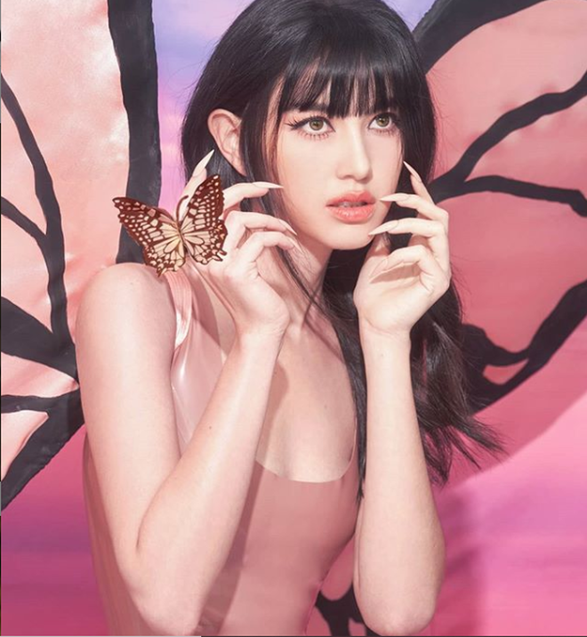 Cư dân mạng liên tục để lại bình luận tán thưởng nữ diễn viên: “Ôi trời ơi, quá lộng lẫy”, “Chị đẹp như một nàng tiên thật sự”, “Xinh không thể tả luôn”, “Mai Davika quá đẹp”, “Thật đáng yêu”… ẢNH: INSTAGRAM NV