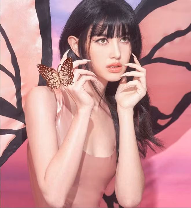 Cư dân mạng liên tục để lại bình luận tán thưởng nữ diễn viên: “Ôi trời ơi, quá lộng lẫy”, “Chị đẹp như một nàng tiên thật sự”, “Xinh không thể tả luôn”, “Mai Davika quá đẹp”, “Thật đáng yêu”… ẢNH: INSTAGRAM NV