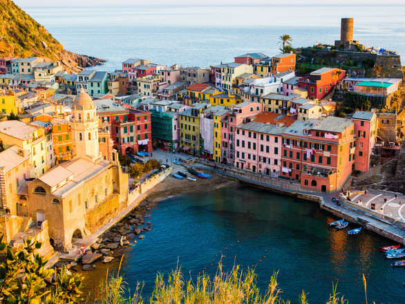 Ngôi làng Sirmione, Ý - Ảnh: CONDÉ NAST TRAVELER