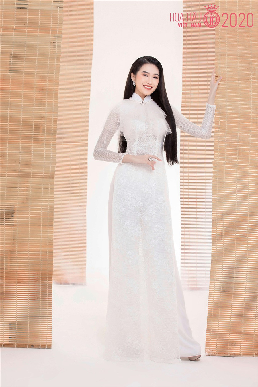 Doãn Hải My là một trong những thí sinh được chú ý nhất Hoa hậu Việt Nam 2020 khi sở hữu nhan sắc không thua kém Tiểu Vy và IELTS 7.5 cùng nhiều thành tích học tập “khủng“. Ảnh: Lê Thiện Viễn.
