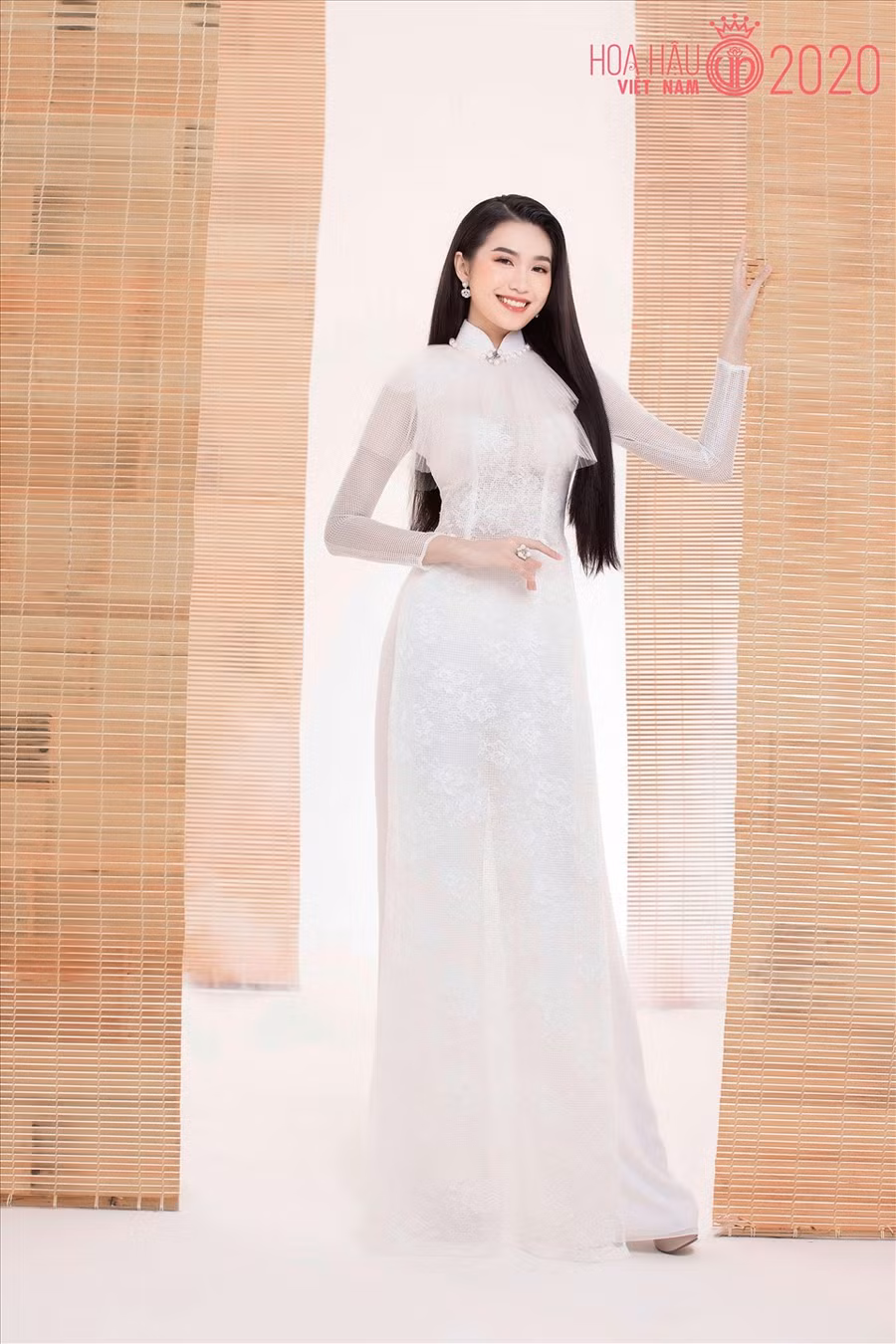 Doãn Hải My là một trong những thí sinh được chú ý nhất Hoa hậu Việt Nam 2020 khi sở hữu nhan sắc không thua kém Tiểu Vy và IELTS 7.5 cùng nhiều thành tích học tập “khủng“. Ảnh: Lê Thiện Viễn.