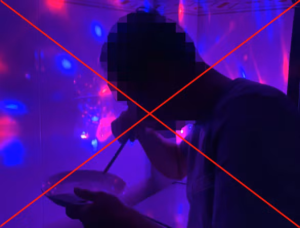 Dân bay lắc hít “khay” - Ảnh: TÙNG NGUYỄN