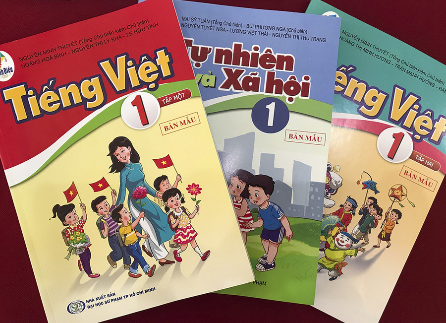 Sách giáo khoa Tiếng Việt 1, bộ sách Cánh Diều nhận được nhiều ý kiến trái chiều của các nhà khoa học, phụ huynh học sinh. Ảnh: I.T Sách giáo khoa Tiếng Việt 1, bộ sách Cánh Diều nhận được nhiều ý kiến trái chiều của các nhà khoa học, phụ huynh học sinh. Ảnh: I.T