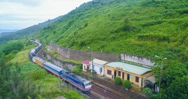 Tuyến đường sắt Bắc-Nam đã được thông tuyến đoạn qua một số tỉnh miền Trung. (Ảnh: Minh Sơn/Vietnam+)