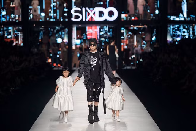 Khoảnh khắc Đỗ Mạnh Cường trình diễn cùng các con nuôi trong show khiến người xem không khỏi xúc động ẢNH: FBNV