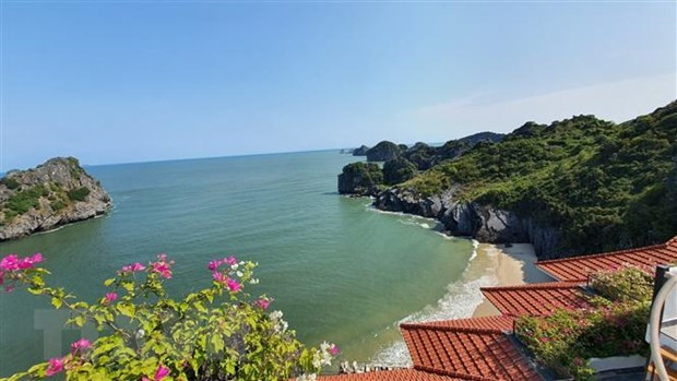 Một góc Cát Bà nhìn từ Khách sạn 5 sao M'gallery. (Ảnh: TTXVN)
