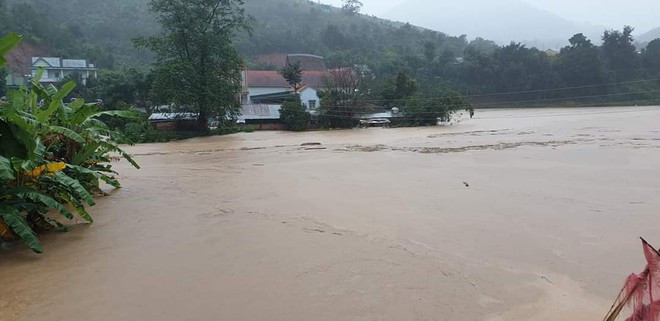 Chính quyền địa phương đã phải sơ tán 200 hộ dân đến nơi an toàn ẢNH: CTV