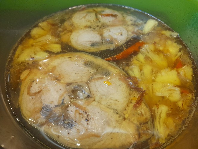 Làm dâu miền Trung ảnh 1 Cá kho thơm.