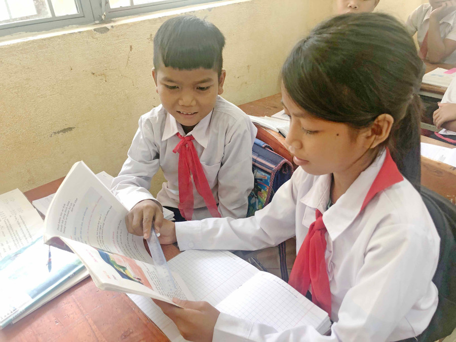 Học sinh Trường Tiểu Học xã Hà Tây hào hứng với môn học tiếng Bahnar. Ảnh: Ngọc Thu Học sinh Trường TH xã Hà Tây, huyện Chư Pah hào hứng với môn học tiếng Bahnar của mình. Ảnh: Ngọc Thu