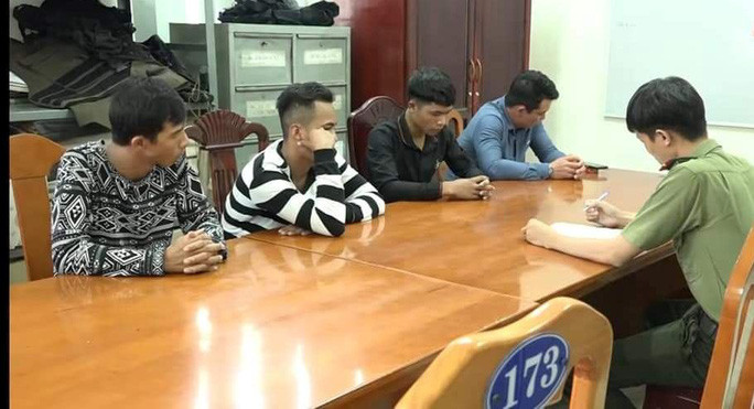 Các đối tượng tại cơ quan công an (Ảnh: CTV)