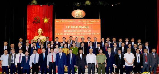 Lớp bồi dưỡng kiến thức mới cho cán bộ quy hoạch cấp chiến lược khóa XIII (lớp thứ 5), gồm 40 học viên là lãnh đạo chủ chốt các ban, bộ ngành, địa phương trên cả nước, khai giảng vào ngày 20-7-2020 tại Hà Nội. Ảnh: VIẾT CHUNG