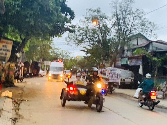 Đưa các nạn nhân được tìm thấy từ điểm sạt lở ở Trạm Kiểm lâm 67 về Bệnh viện Quân y 268, đóng tại TP Huế, ngày 15-10.  Đưa các nạn nhân được tìm thấy từ điểm sạt lở ở Trạm Kiểm lâm 67 về Bệnh viện Quân y 268, đóng tại TP Huế, ngày 15-10.