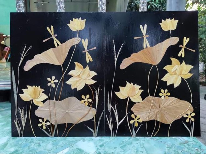  Một bức tranh chủ đề sen Đồng Tháp được thầy Đặng Vũ Linh làm từ rơm - ẢNH: DUY TÂN