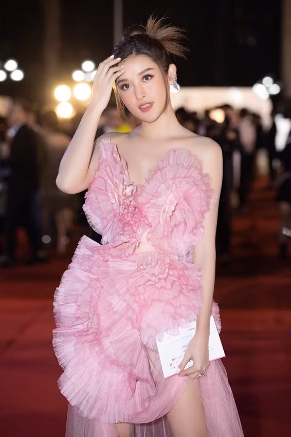 Đã 6 năm kể từ Hoa hậu Việt Nam 2014, Á hậu Huyền My vẫn luôn giữ được vẻ trẻ trung không thua kém các đàn em. Ảnh: HHVN.