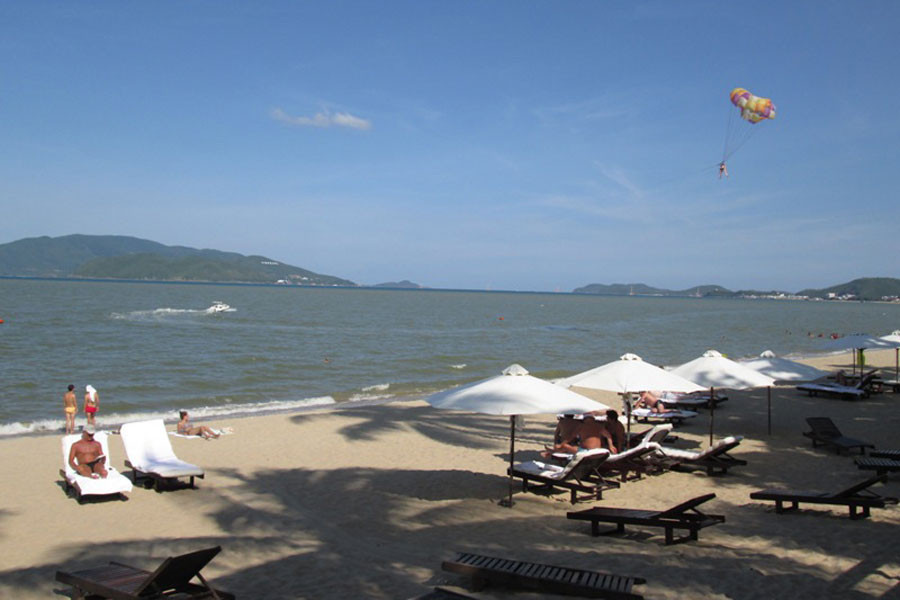 Biển Nha Trang thu hút du khách Ukraina và Cộng đồng các Quốc gia Độc lập. Ảnh: Bình Nguyên Biển Nha Trang thu hút du khách Ukraina và Cộng đồng các Quốc gia Độc lập. Ảnh: Bình Nguyên