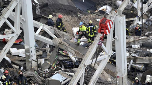 Các lực lượng chức năng đang tìm kiếm nạn nhân.