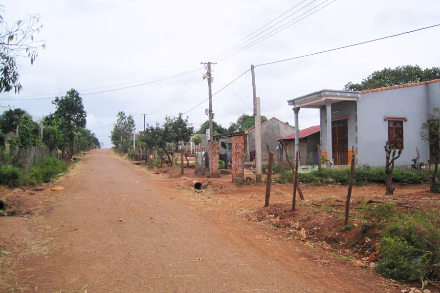 Ông Siu Biai đã góp phần giúp làng Phung A thay da đổi thịt. Ảnh: Hồng Thi