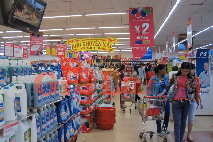 Hệ thống các doanh nghiệp, siêu thị đã hoàn tất kế hoạch dự trữ hàng hóa phục vụ người dân vào dịp Tết. Ảnh: Hồng Thi Hệ thống các doanh nghiệp, siêu thị đã hoàn tất kế hoạch dự trữ hàng hóa phục vụ người dân vào dịp Tết. Ảnh: Hồng Thi