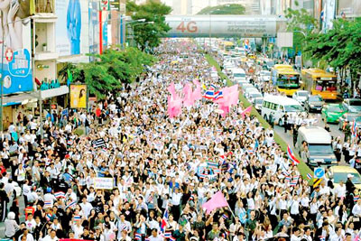 Các cuộc biểu tình tại Bangkok chống dự luật ân xá vẫn tiếp diễn.