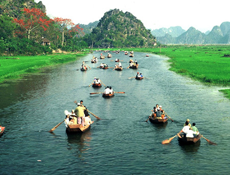Việt Nam là nước giàu tiềm năng về du lịch tâm linh. Việt Nam là nước giàu tiềm năng về du lịch tâm linh.