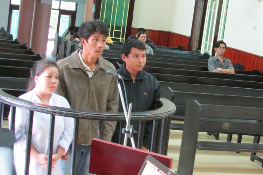 Các bị cáo trước vành móng ngựa. Ảnh: Nguyễn Xuân Các bị cáo trước vành móng ngựa. Ảnh: Nguyễn Xuân