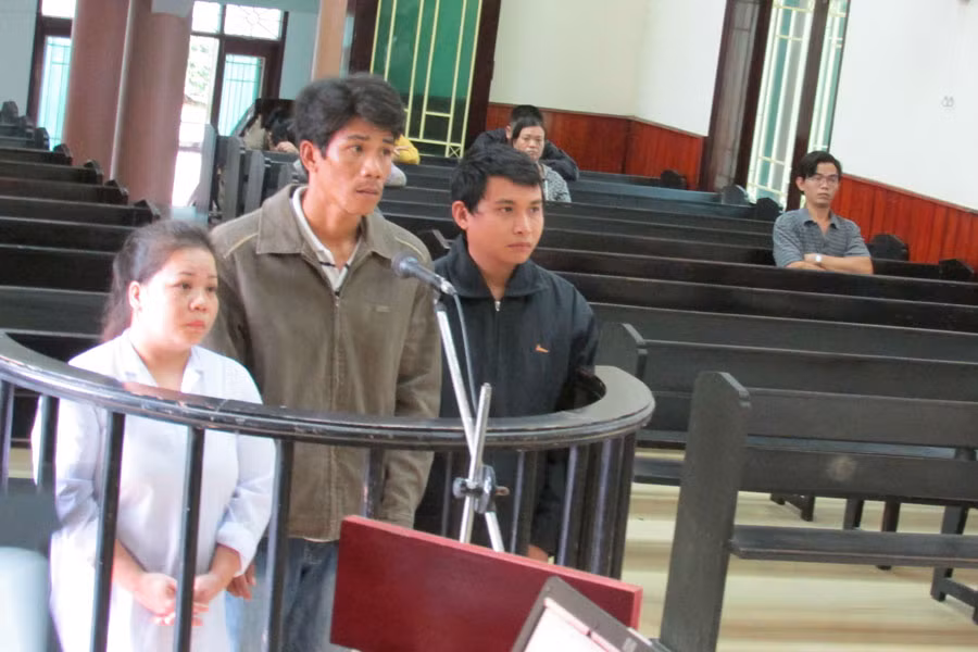 Các bị cáo trước vành móng ngựa. Ảnh: Nguyễn Xuân Các bị cáo trước vành móng ngựa. Ảnh: Nguyễn Xuân