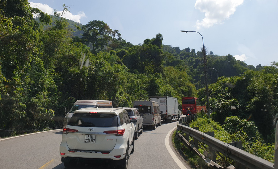 Đèo Bảo Lộc hướng lên Đà Lạt ngày 30.4, ùn ứ xe cộ kéo dài - Ảnh: Trùng Dương Đèo Bảo Lộc hướng lên Đà Lạt ngày 30.4, ùn ứ xe cộ kéo dài - Ảnh: Trùng Dương