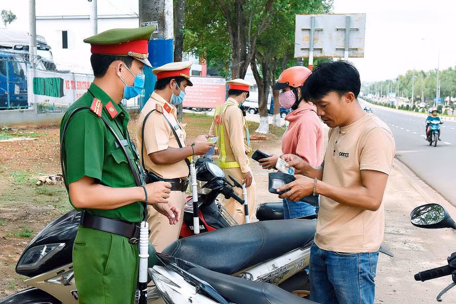 7.Công an TP Pleiku ra quân triển khai kế hoạch bảo đảm an ninh trật tự trên địa bàn thành phố. Đặc biệt trong ngày bầu cử đại biểu Quốc hội khóa XV và đại biểu HĐND các cấp nhiệm kỳ 2021 - 2026.