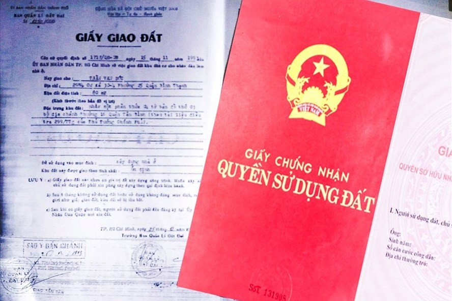Hộ gia đình, cá nhân nên phân biệt rõ sổ đỏ và giấy tờ về quyền sử dụng đất. Đồ họa: Phan Anh Hộ gia đình, cá nhân nên phân biệt rõ sổ đỏ và giấy tờ về quyền sử dụng đất. Đồ họa: Phan Anh