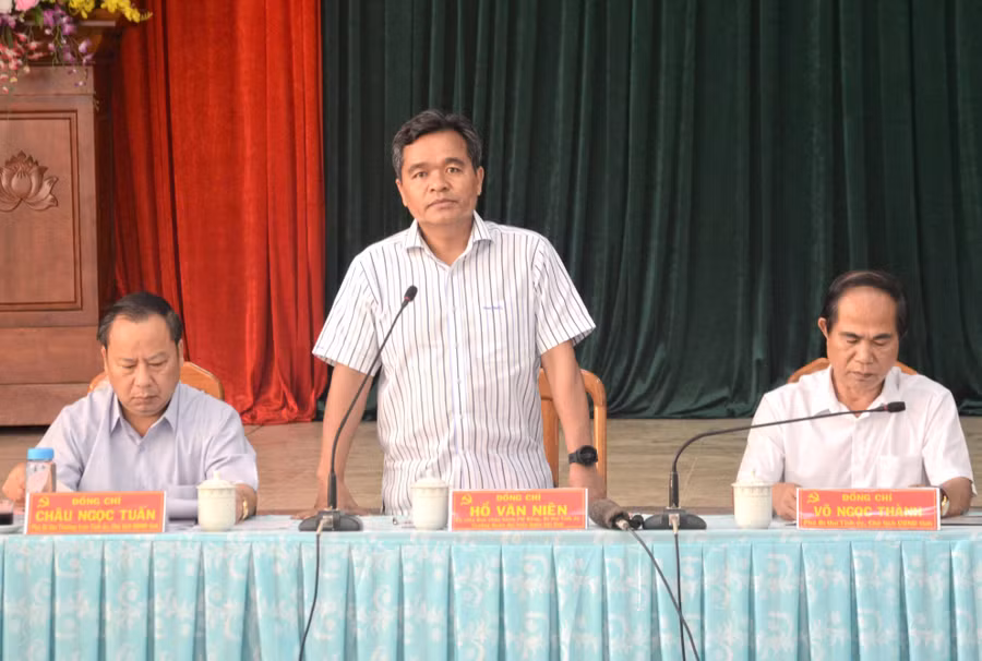 22-4 Đồng chí Hồ Văn Niên-Bí thư Tỉnh ủy phát biểu chỉ đạo tại buổi làm việc với Ban Thường vụ Thị ủy Ayun Pa-ảnh P.L