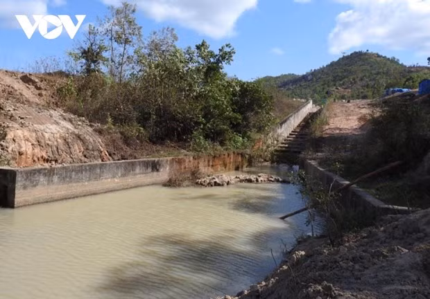 Hố nước nơi 3 em học sinh đuối nước thương tâm. (Nguồn:VOV)