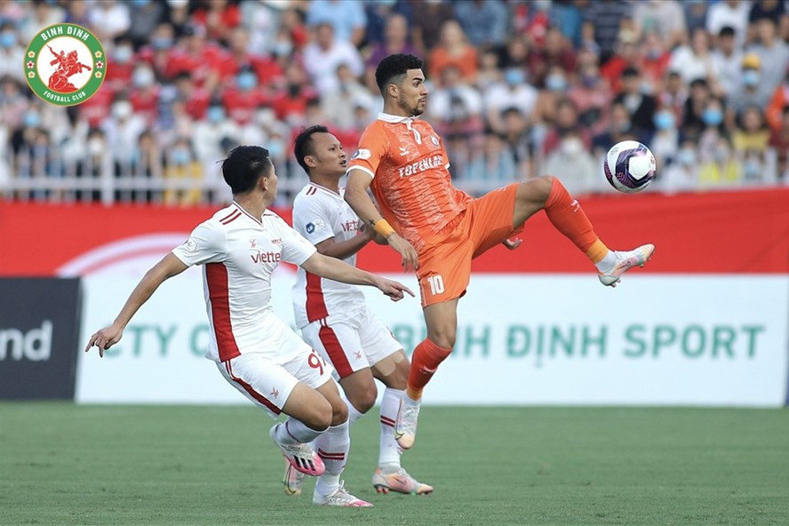 Viettel có chiến thắng quan trọng trước Bình Định để vươn lên bằng điểm với Hoàng Anh Gia Lai. Ảnh: Fanpage CLB Bình Định.