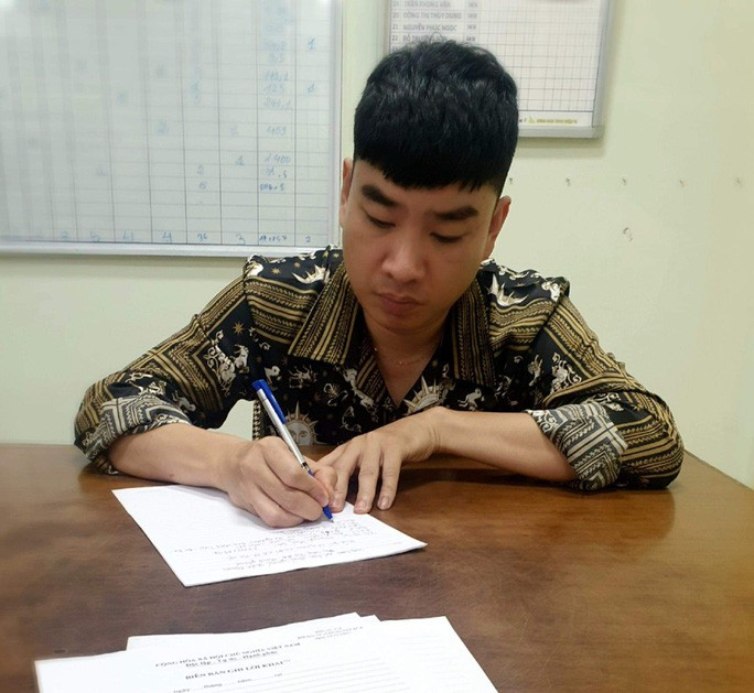 Nguyễn Hải Sơn tại cơ quan công an