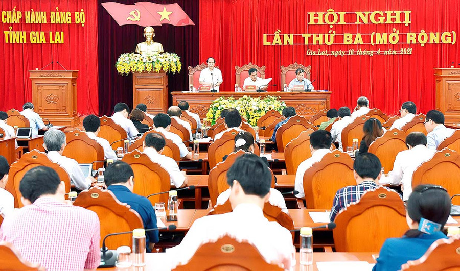 Đồng chí Võ Ngọc Thành-Phó Bí thư Tỉnh ủy, Chủ tịch UBND tỉnh gợi ý thảo luận tại hội nghị. Ảnh: Đức Thụy Quang cảnh hội nghị. Ảnh: Đức Thụy