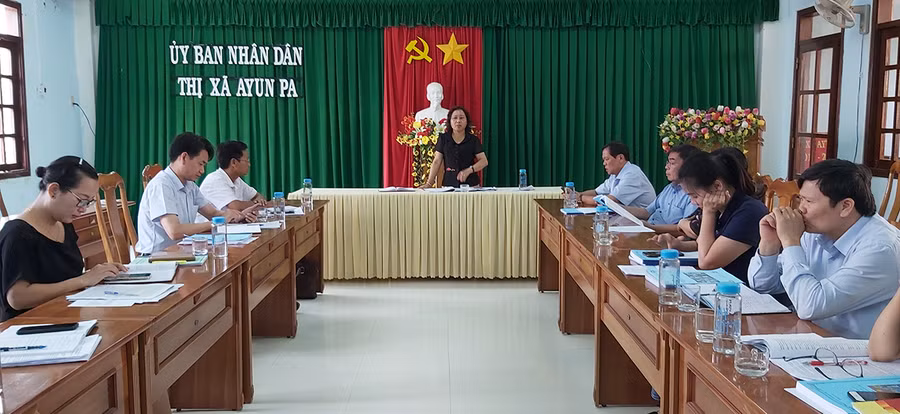 Quang cảnh buổi giám sát công tác bầu cử của Thường trực HĐND tỉnh tại thị xã Ayun Pa. Ảnh: Ngọc Anh