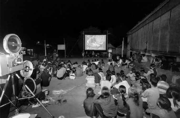 Một buổi xem chiếu bóng ở sân kho hợp tác xã. (Ảnh minh họa từ internet)