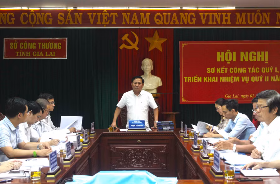 Ông Phạm Văn Binh, Giám đốc Sở Công thương phát biểu tại Hội nghị sơ kết công tác quý I, triển khai nhiệm vụ trọng tâm quý II-2021