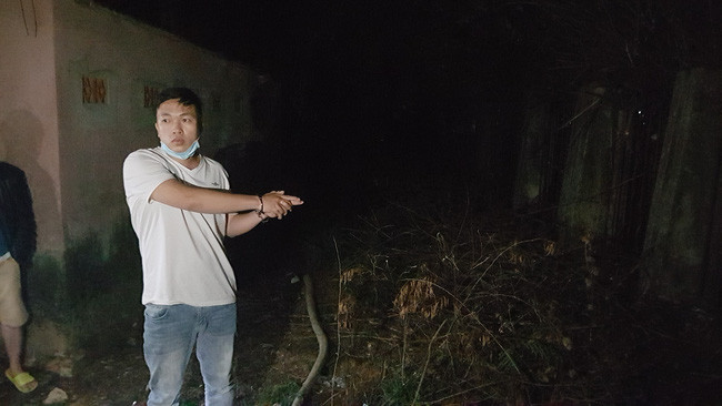 Sau khi thực hiện hành vi trộm cắp, Phúc đã trèo rào phía sau trường Bùi Thị Xuân để tẩu thoát.