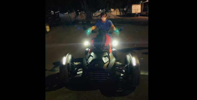  Tổng thống Duterte lái mô tô - Ảnh chụp Facebook Thượng nghị sĩ Christopher Go