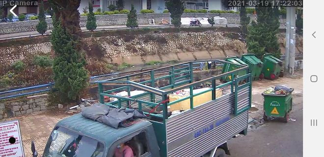 Chủ xe tải chở rác bỏ không đúng qui định, bị xử phạt 1,5 triệu đồng ẢNH: LÂM VIÊN (CHỤP LẠI MÀN HÌNH)