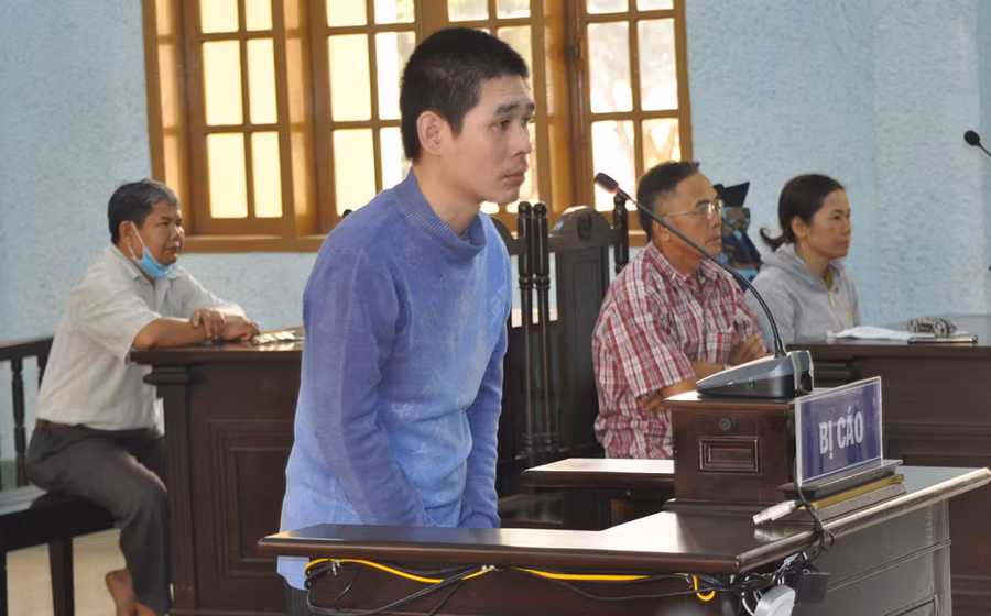 Bị cáo Sơn tại phiên tòa. Ảnh: R’Ô Hok